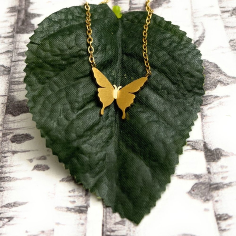 STAINLESS STEEL MINI MINIMALIST GOLD BUTTERFLY NECKLACE